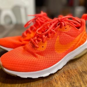 Nike Air Max Motion - Size 9 Orange